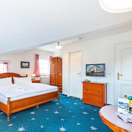 Stranddistel Ruegen 호텔 3*